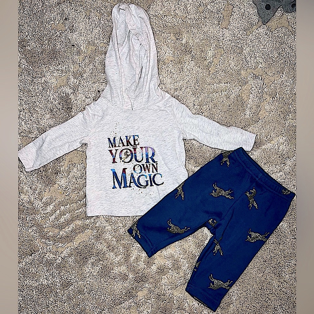 LIKE NEW!! Carter’s Hoodie Sweats Unicorn Outfit 6m
